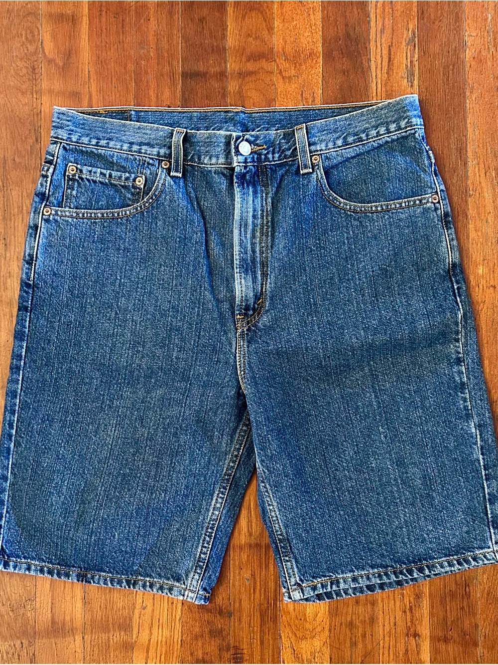 Vintage Y2K Levi’s 550 Regular Fit Medium Wash Denim Blue Jean Shorts Jorts 34